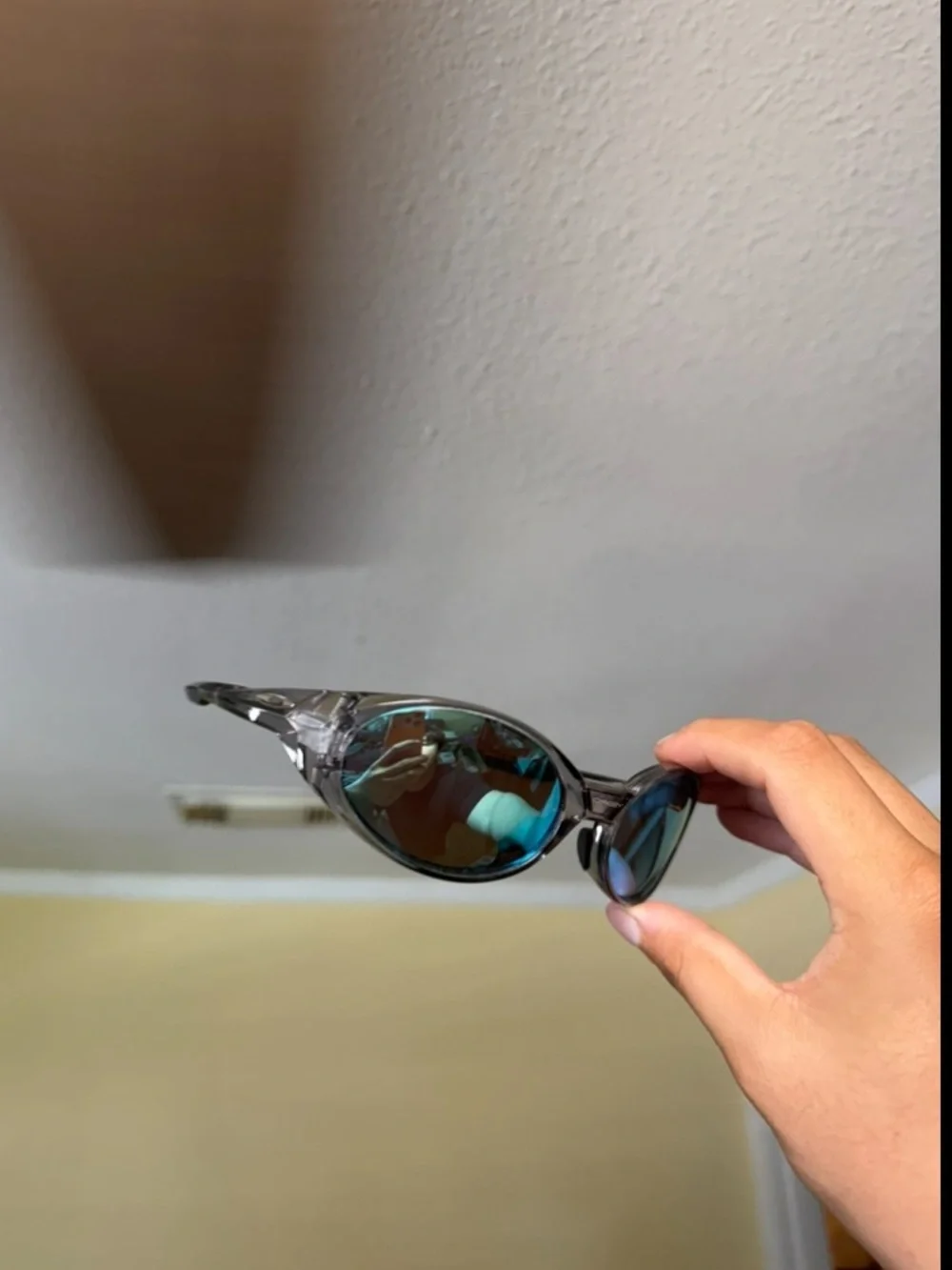 Polarized Cat-Eye Sunglasses in Translucent Gray “”o sunglassses